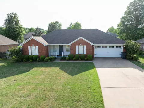 305 Crain Dr, Searcy, AR 72143