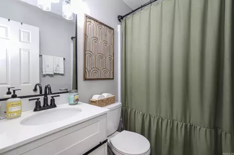Bath - 5883 Edgewood Dr, Benton, AR 72015 photo 1 of 3