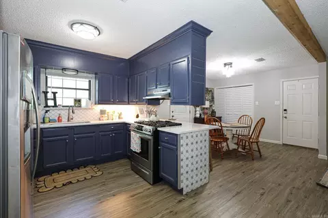 Kitchen - 5883 Edgewood Dr, Benton, AR 72015 photo 2 of 3