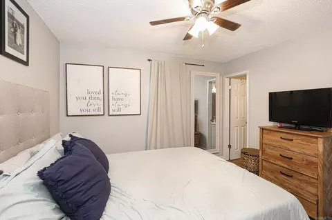 Bedroom - 5883 Edgewood Dr, Benton, AR 72015 photo 6 of 7