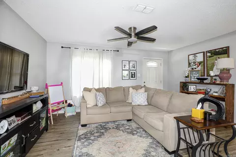 Living - 5883 Edgewood Dr, Benton, AR 72015 photo 3 of 3