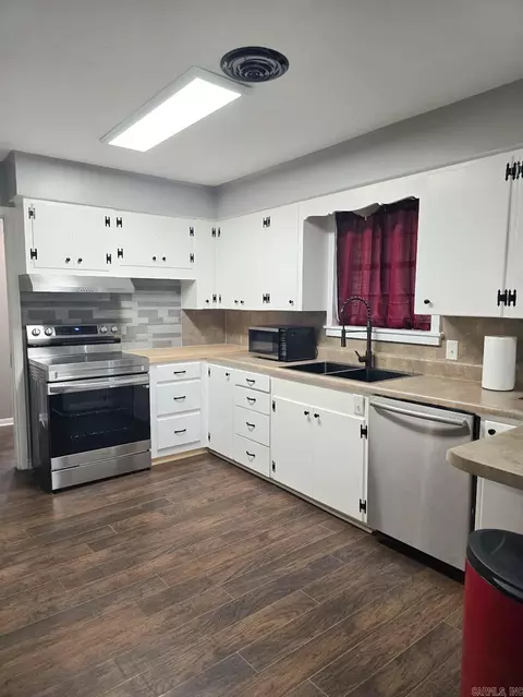 Kitchen - 775 Polk Road 93, Mena, AR 71953 photo 3 of 4
