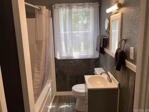 Bath - 2422 Hwy 270 E, Mount Ida, AR 71957 photo 1 of 2