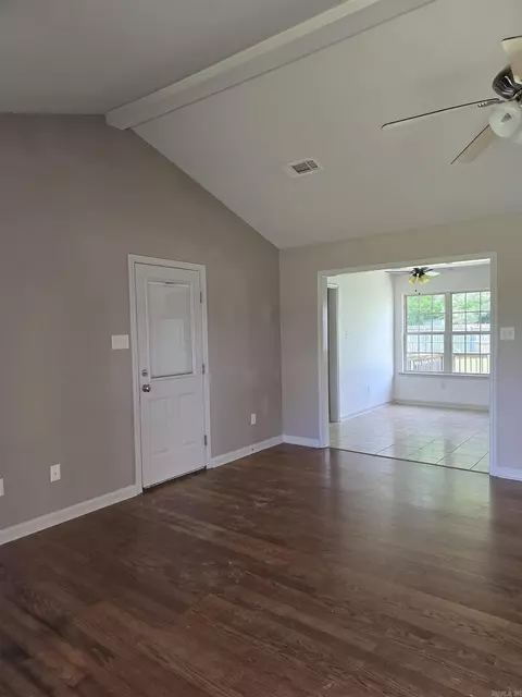 Living - 104 Mahoney Dr, Beebe, AR 72012 photo 1 of 2