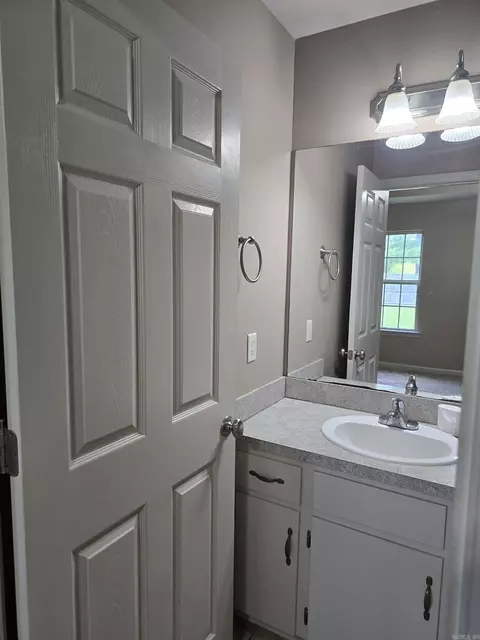 Bath - 104 Mahoney Dr, Beebe, AR 72012 photo 2 of 2
