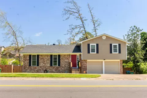 1700 Old Forge Dr, Little Rock, AR 72227