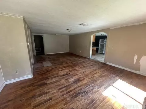 Living - 620 Eagle St, Lonoke, AR 72086 photo 1 of 2