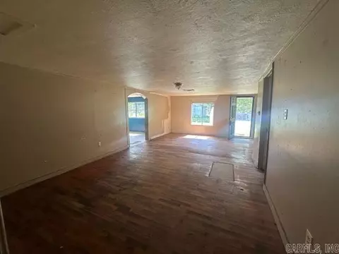 Living - 620 Eagle St, Lonoke, AR 72086 photo 2 of 2