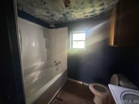 Bath - 620 Eagle St, Lonoke, AR 72086 photo 1 of 1