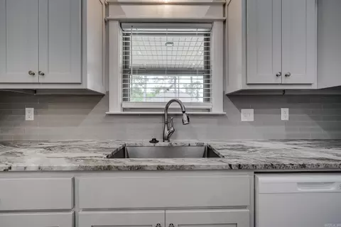 Kitchen - 214 Heather Loop, Beebe, AR 72012 photo 5 of 7