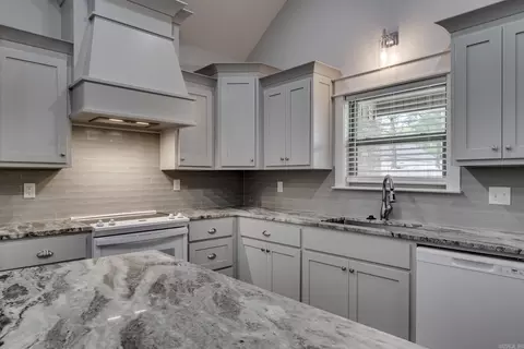 Kitchen - 214 Heather Loop, Beebe, AR 72012 photo 2 of 7