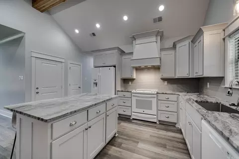 Kitchen - 214 Heather Loop, Beebe, AR 72012 photo 4 of 7