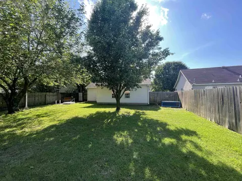325 Sharon Dr, Trumann, AR 72472 photo 4