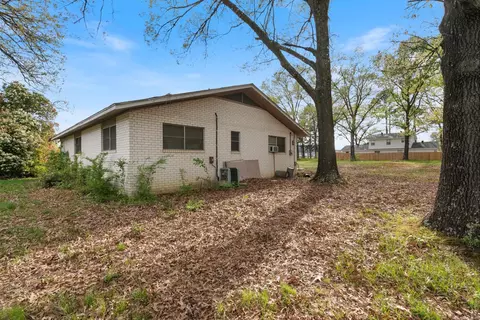 Exterior - 1802 Dave Ward Dr, Conway, AR 72034 photo 3 of 3