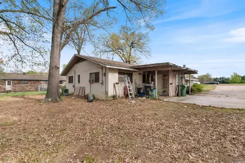 Exterior - 1802 Dave Ward Dr, Conway, AR 72034 photo 2 of 3