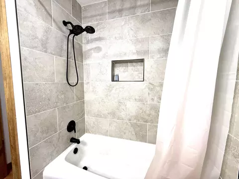 Bath - 772 Walker Cutoff, Malvern, AR 72104 photo 1 of 4