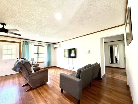 Living - 772 Walker Cutoff, Malvern, AR 72104 photo 3 of 3
