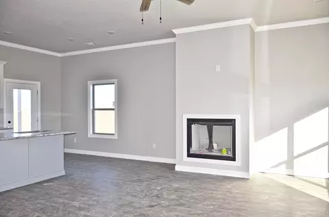 Living - 220 Quincy Cir, Trumann, AR 72472 photo 2 of 3