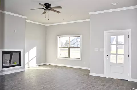 Living - 220 Quincy Cir, Trumann, AR 72472 photo 3 of 3