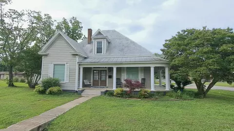 320 E 4th St, Lonoke, AR 72086 photo 1