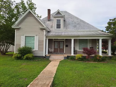 320 E 4th St, Lonoke, AR 72086 photo 2