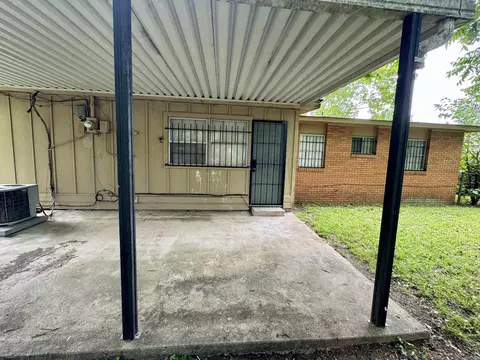 Exterior - 1306 Boston Dr, Pine Bluff, AR 71601 photo 2 of 4