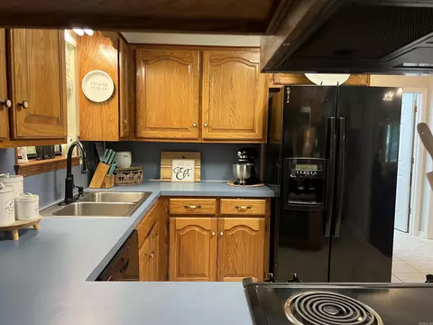 Kitchen - 6800 Village Dr, Pine Bluff, AR 71603 photo 2 of 4