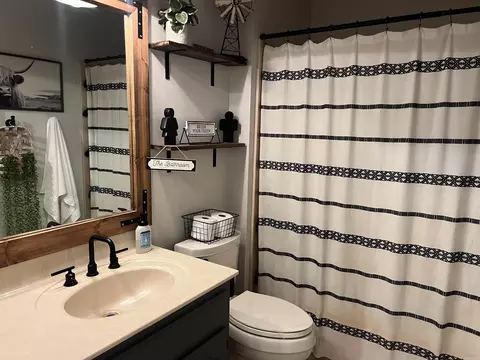 Bath - 6800 Village Dr, Pine Bluff, AR 71603 photo 6 of 6