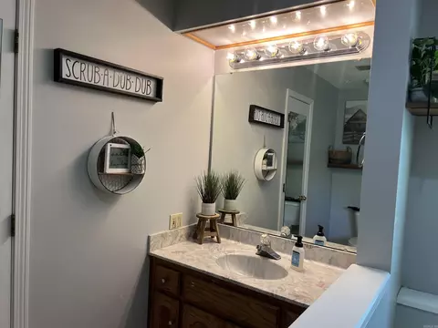 Bath - 6800 Village Dr, Pine Bluff, AR 71603 photo 5 of 6
