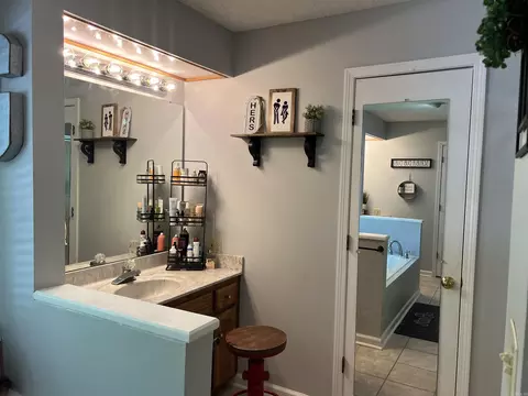 Bath - 6800 Village Dr, Pine Bluff, AR 71603 photo 4 of 6