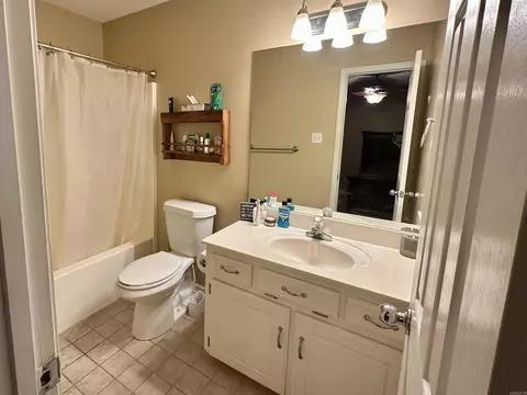 Bath - 25 Azalea Dr, Cabot, AR 72023 photo 1 of 2