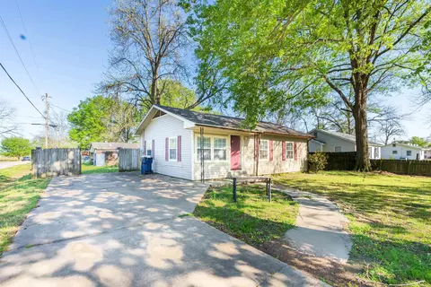 Exterior - 212 N Pine St, Marvell, AR 72366 photo 2 of 4
