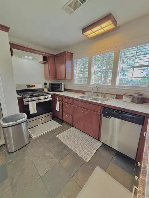 Kitchen - 11 Red Wolf Trl, Conway, AR 72032 photo 3 of 8