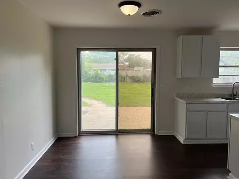 1302 Collins Dr, Pine Bluff, AR 71601 photo 5