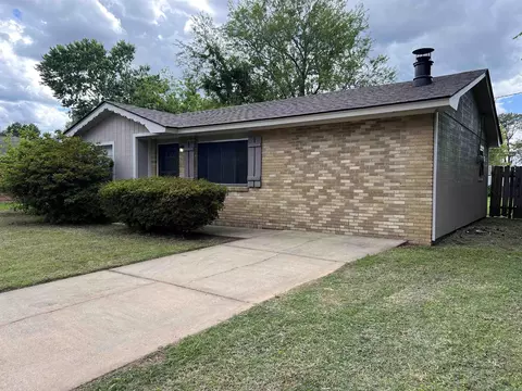 1302 Collins Dr, Pine Bluff, AR 71601 photo 2