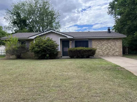 1302 Collins Dr, Pine Bluff, AR 71601 photo 1