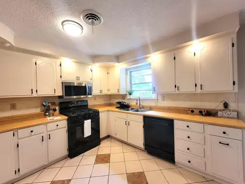 Kitchen - 2304 W 47, Pine Bluff, AR 71603 photo 3 of 4