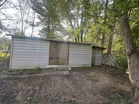 Exterior - 325 Pine Bluff St, Malvern, AR 72104 photo 2 of 3