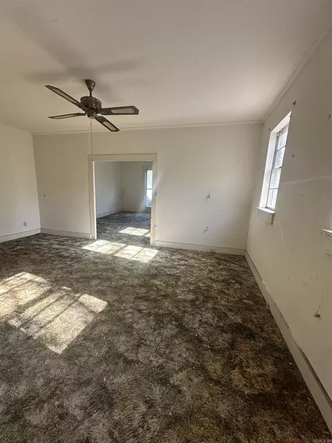 Living - 325 Pine Bluff St, Malvern, AR 72104 photo 1 of 2