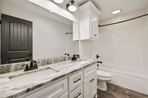 Bath - 3526 Hilldale Rd, Alexander, AR 72002 photo 6 of 8