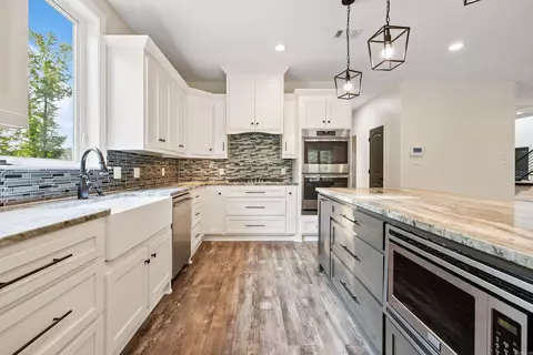 Kitchen - 3526 Hilldale Rd, Alexander, AR 72002 photo 3 of 8