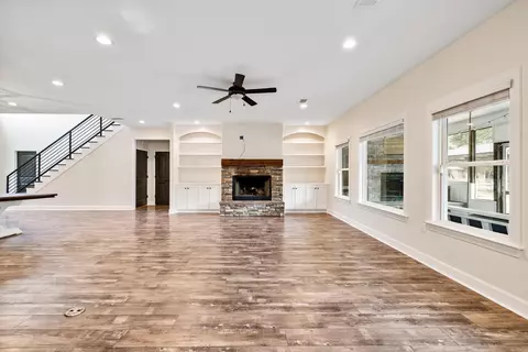 Living - 3526 Hilldale Rd, Alexander, AR 72002 photo 4 of 6