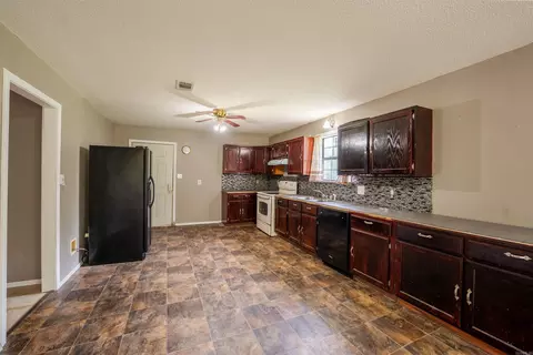 Kitchen - 139 Andrew Ln, Beebe, AR 72012 photo 2 of 2
