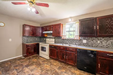 Kitchen - 139 Andrew Ln, Beebe, AR 72012 photo 1 of 2