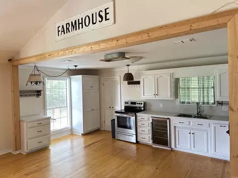 Kitchen - 1966 Thomas Loop, Bismarck, AR 71929 photo 2 of 2