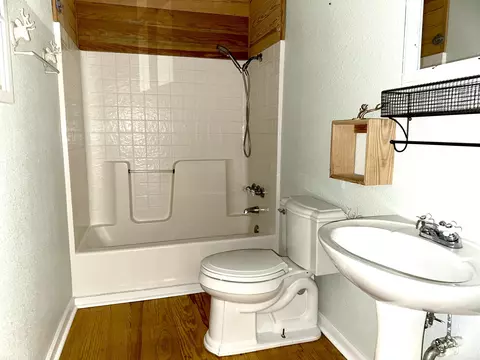 Bath - 1966 Thomas Loop, Bismarck, AR 71929 photo 3 of 3