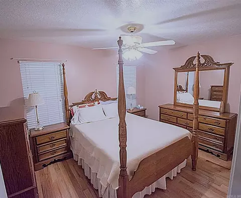 Bedroom - 259 Pine Crst, Mountain View, AR 72560 photo 1 of 5