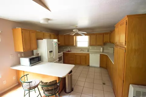 Kitchen - 259 Pine Crst, Mountain View, AR 72560 photo 1 of 3