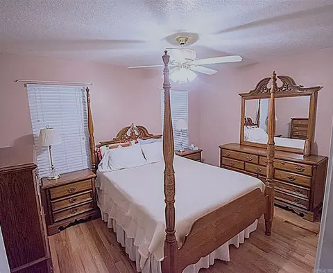 Bedroom - 259 Pine Crst, Mountain View, AR 72560 photo 4 of 5