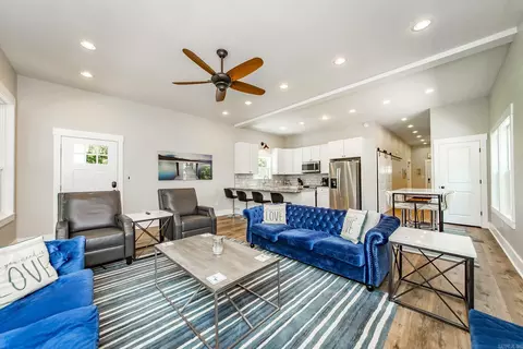 Living - 14 Air Rd, Higden, AR 72067 photo 2 of 5